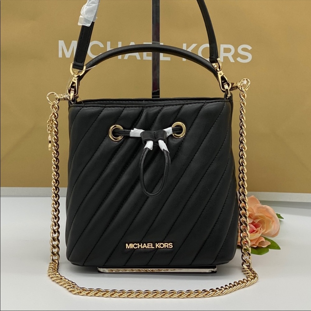 MICHAEL KORS SMALL BUCKET XBODY BLACK - Picture 3 of 16